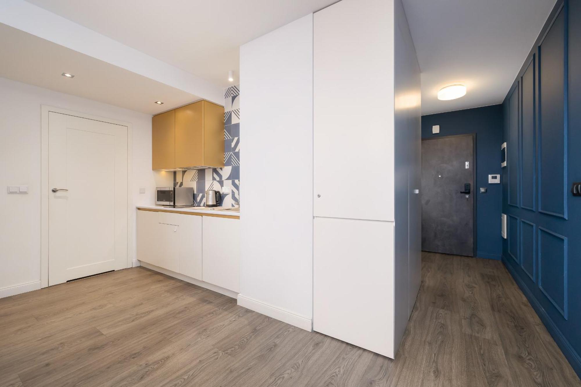 Blue And Green Apartment With Bright Pink Bedroom In Krakow By Noclegi Renters Exterior photo