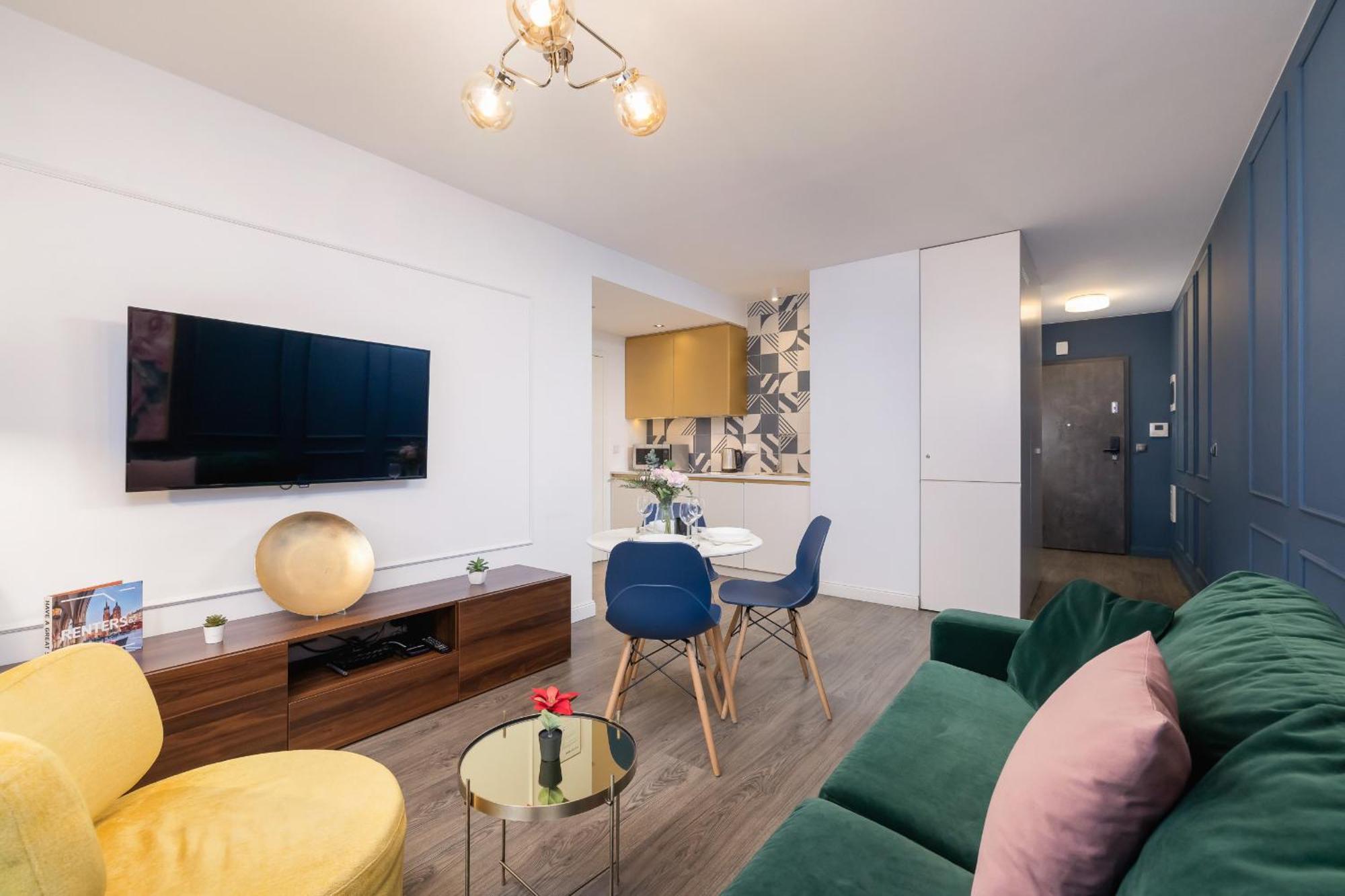 Blue And Green Apartment With Bright Pink Bedroom In Krakow By Noclegi Renters Exterior photo