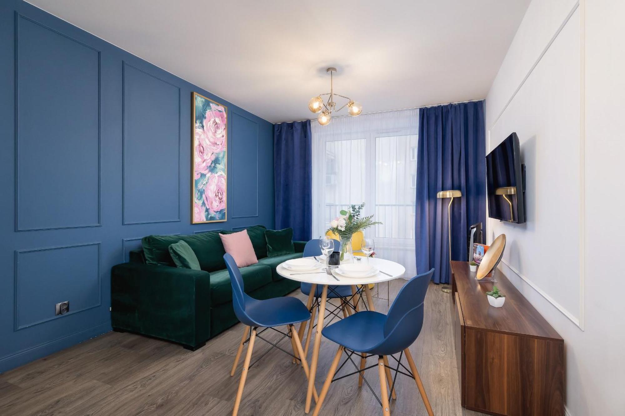 Blue And Green Apartment With Bright Pink Bedroom In Krakow By Noclegi Renters Exterior photo